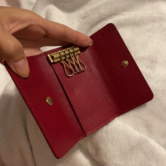 ⚜️ Louis Vuitton
4 Key Holder Monogram Vernis - Picture 6 of 12